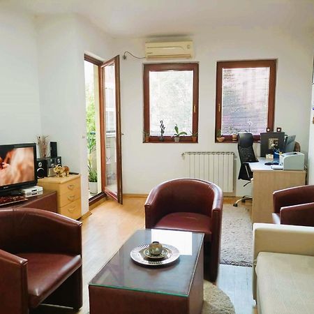Centar Apartment Aleks Skopje Buitenkant foto