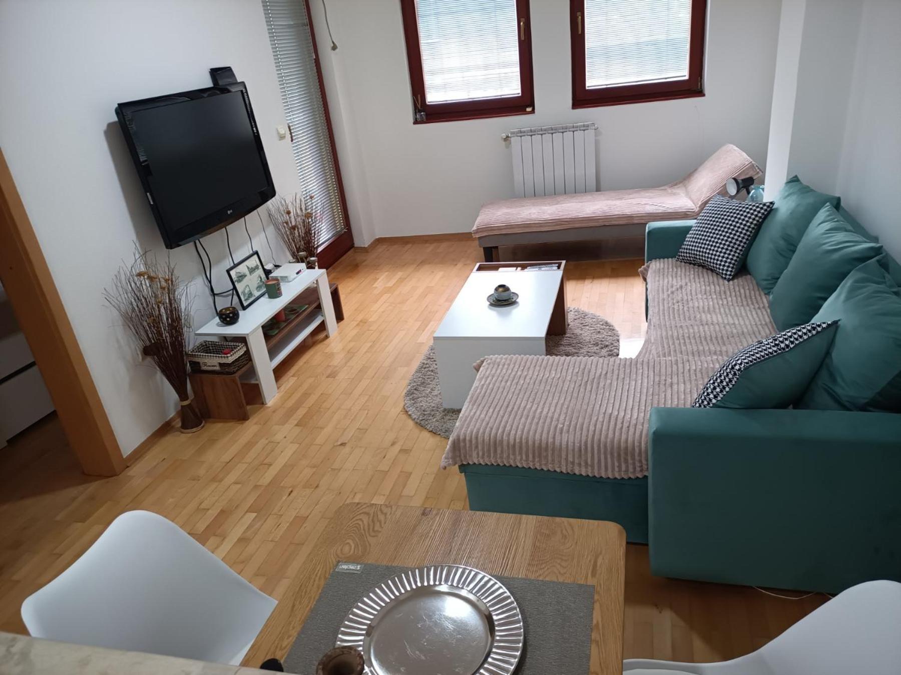 Centar Apartment Aleks Skopje Buitenkant foto